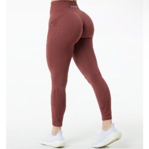 Alphalete Ozone leggings size Small in colour gingerbread